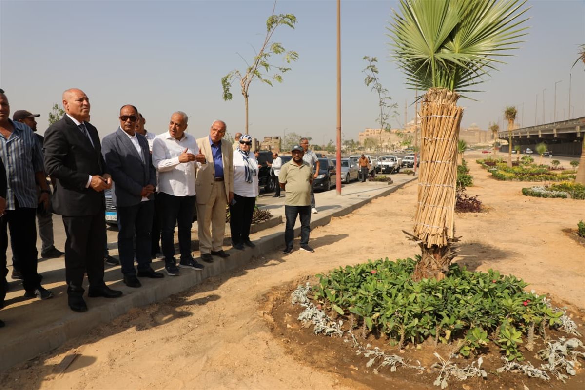 محافظ القاهرة يجري جولة تفقدية بحى الخليفة لمتابعة أعمال التطوير الجارية