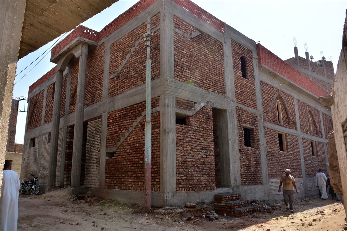 محافظ الأقصر يتفقد أعمال اعادة بناء المسجد العمري