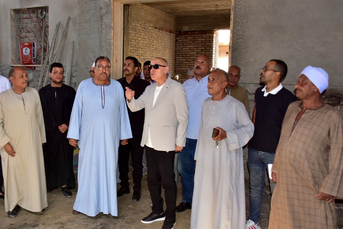 محافظ الأقصر يتفقد أعمال اعادة بناء المسجد العمري
