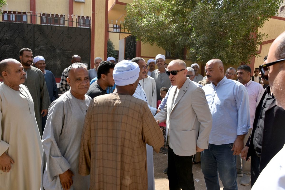 محافظ الأقصر يتفقد أعمال اعادة بناء المسجد العمري