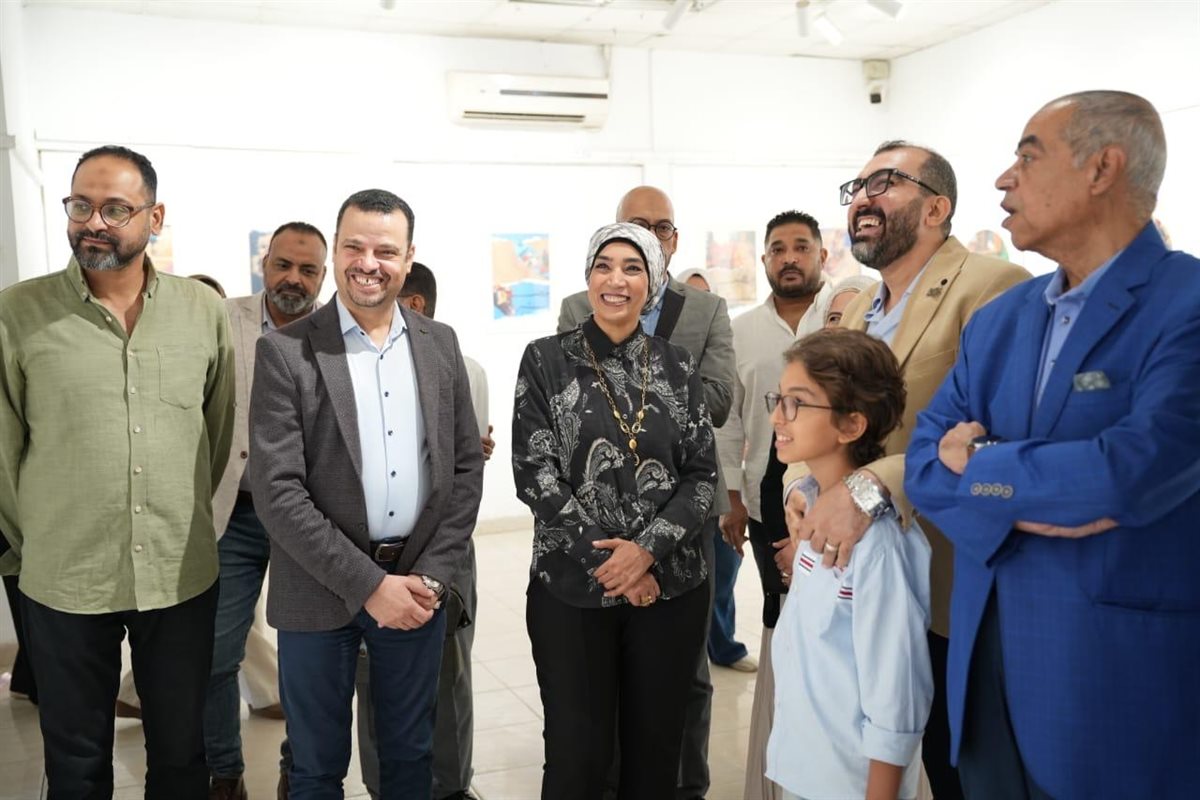 رئيس جامعة الاقصر تفتتح معارض الجامعة 