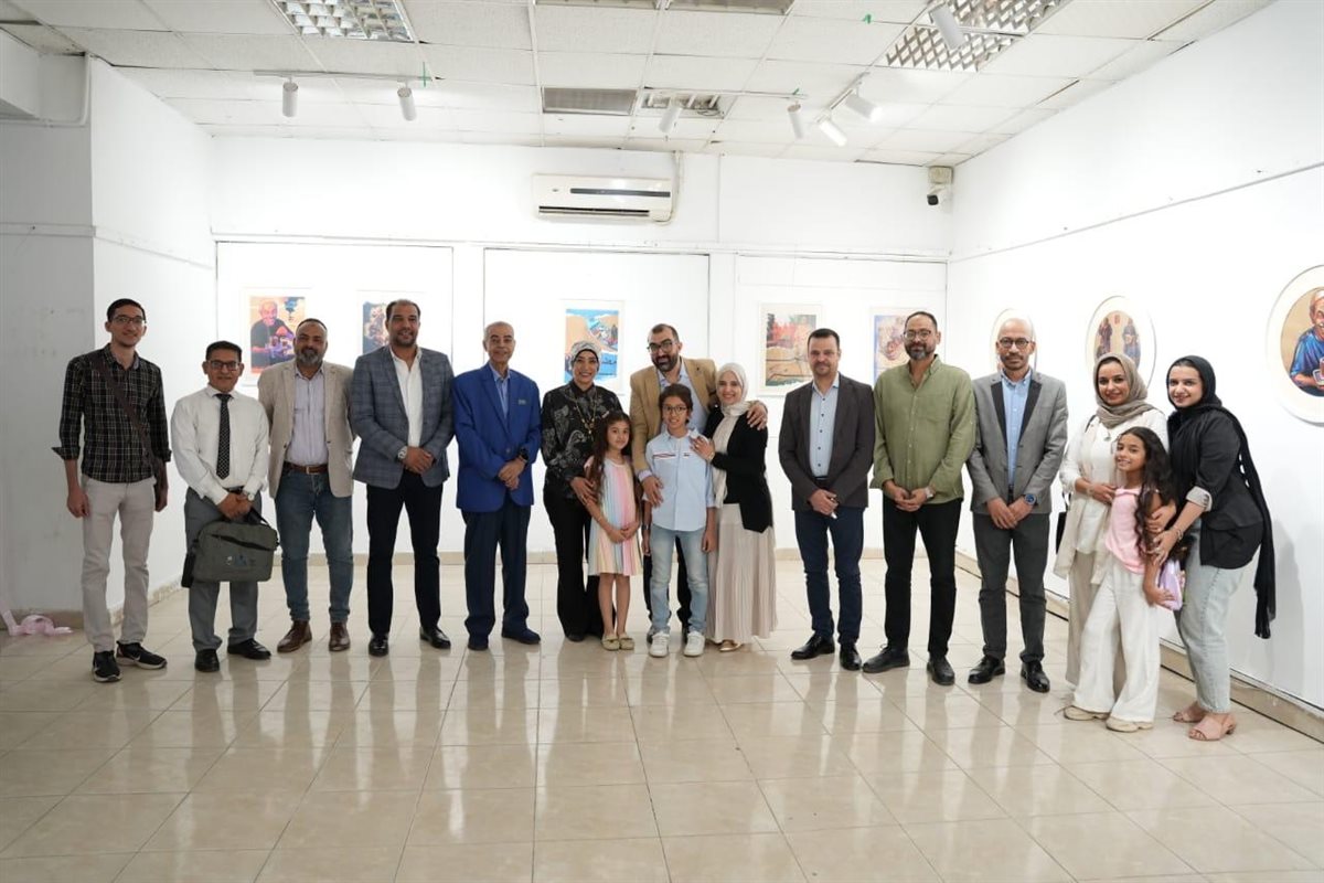 رئيس جامعة الاقصر تفتتح معارض الجامعة 