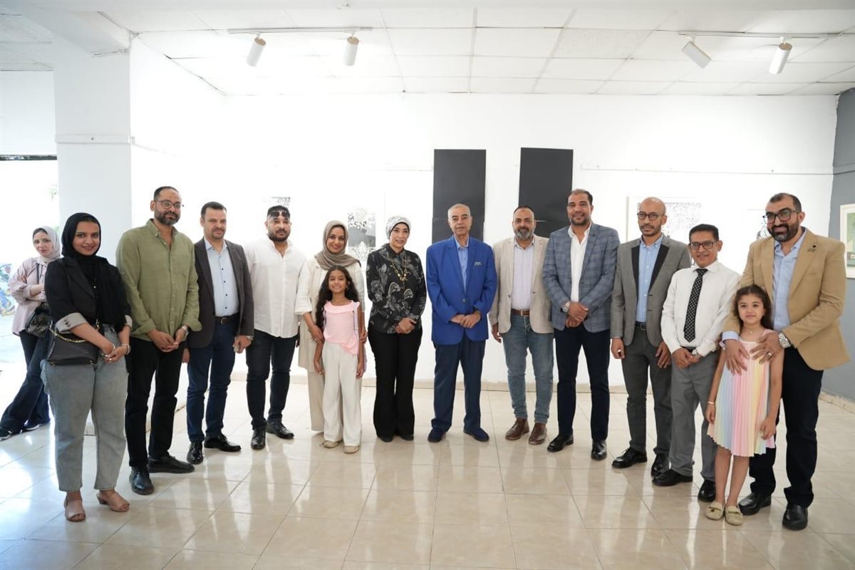 رئيس جامعة الاقصر تفتتح معارض الجامعة 