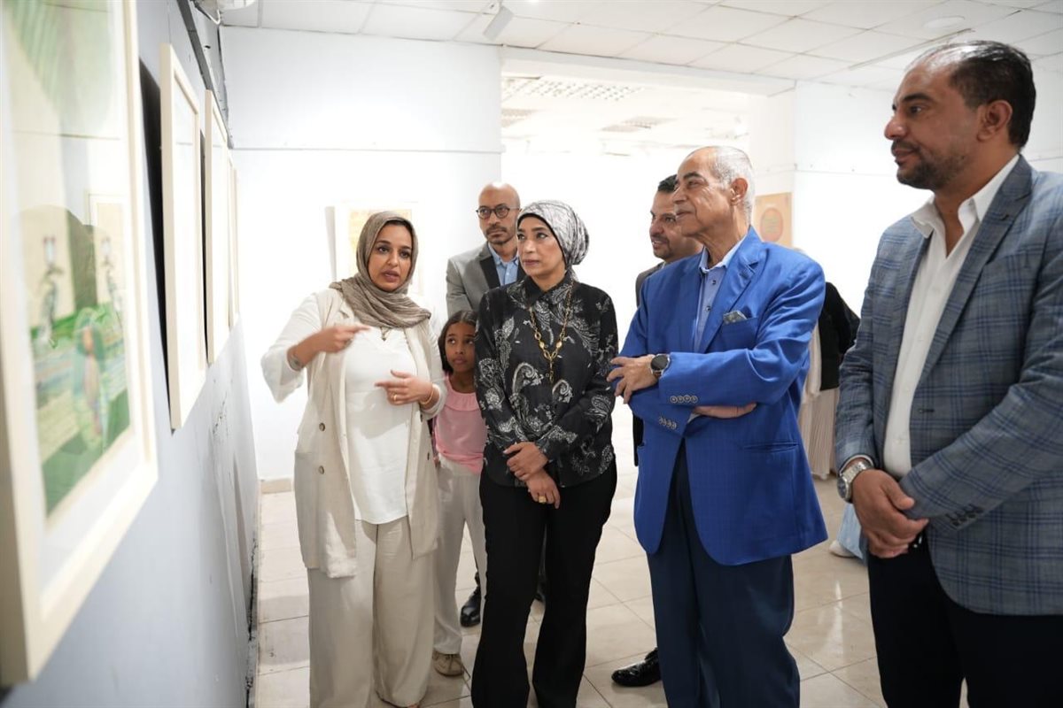 رئيس جامعة الاقصر تفتتح معارض الجامعة 