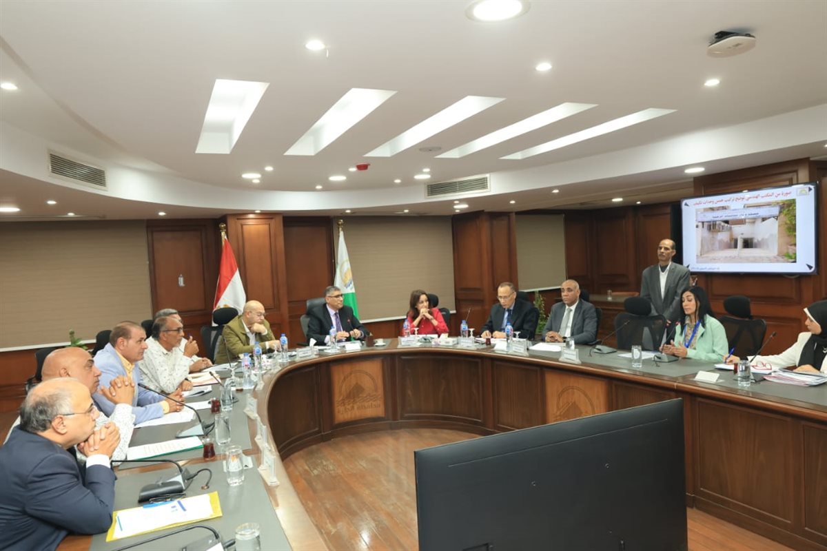 محافظ الجيزة يعقد اللقاء الأسبوعي لبحث شكاوى المواطنين بأحياء ومراكز العجوزة والهرم وأوسيم