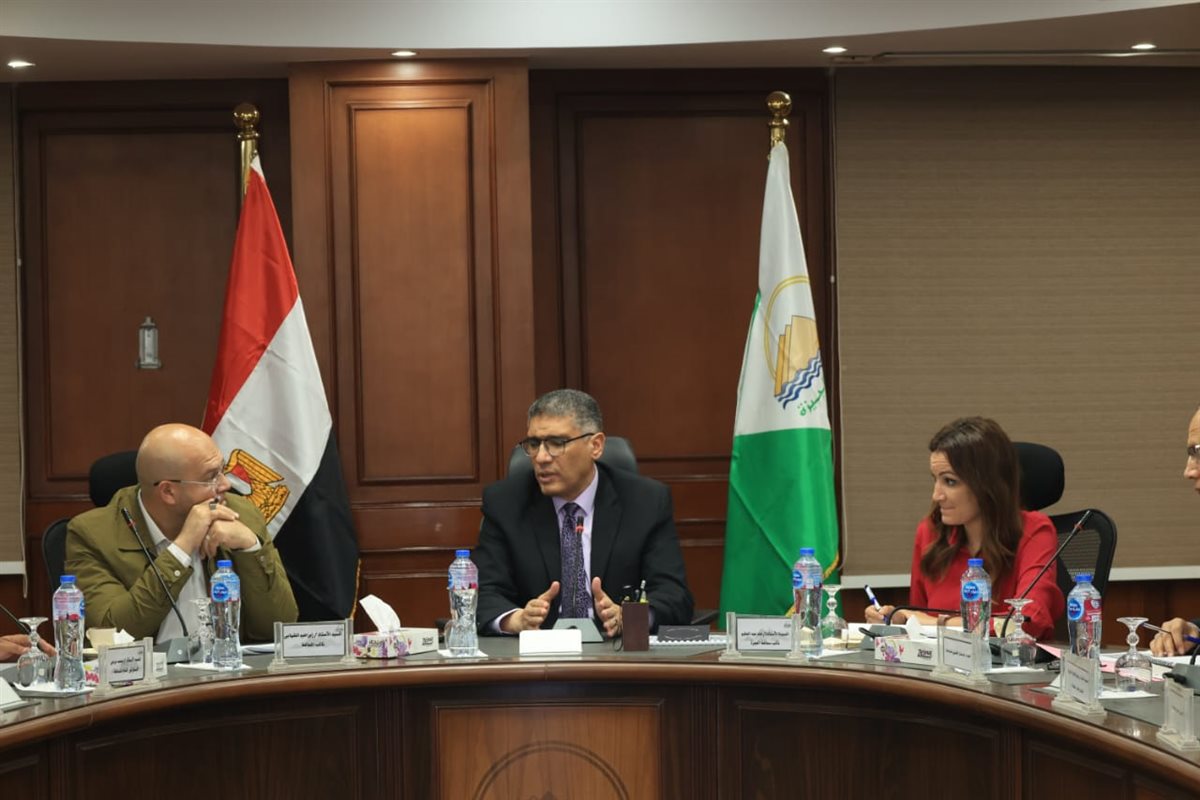 محافظ الجيزة يعقد اللقاء الأسبوعي لبحث شكاوى المواطنين بأحياء ومراكز العجوزة والهرم وأوسيم