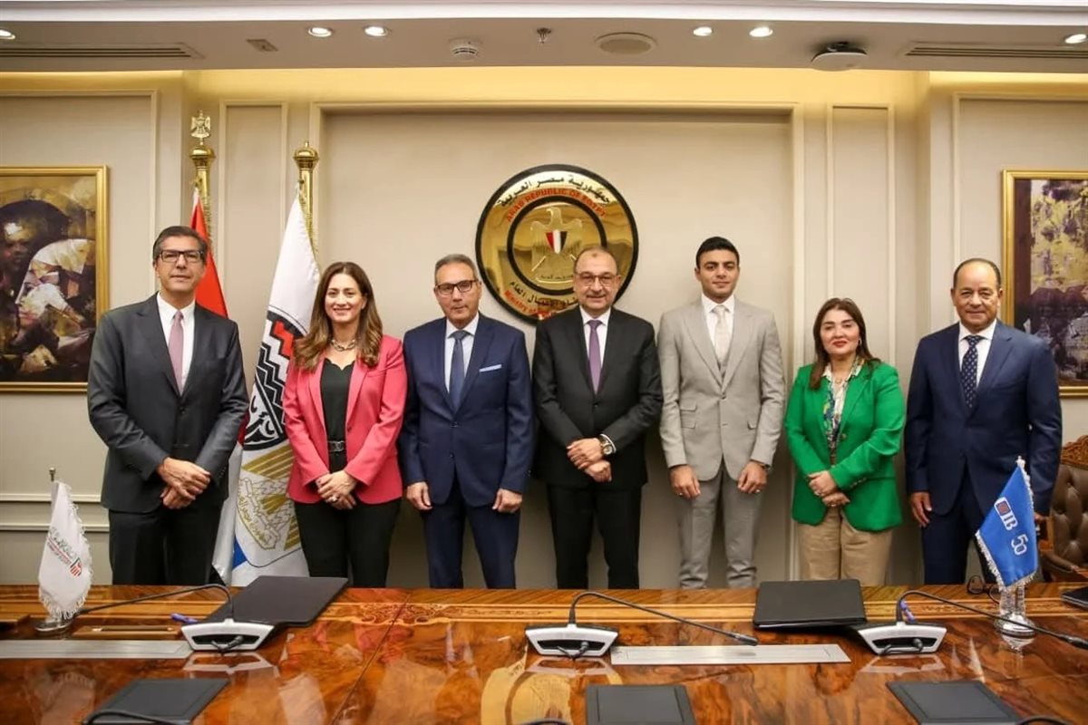 توقيع اتفاق التمويل 