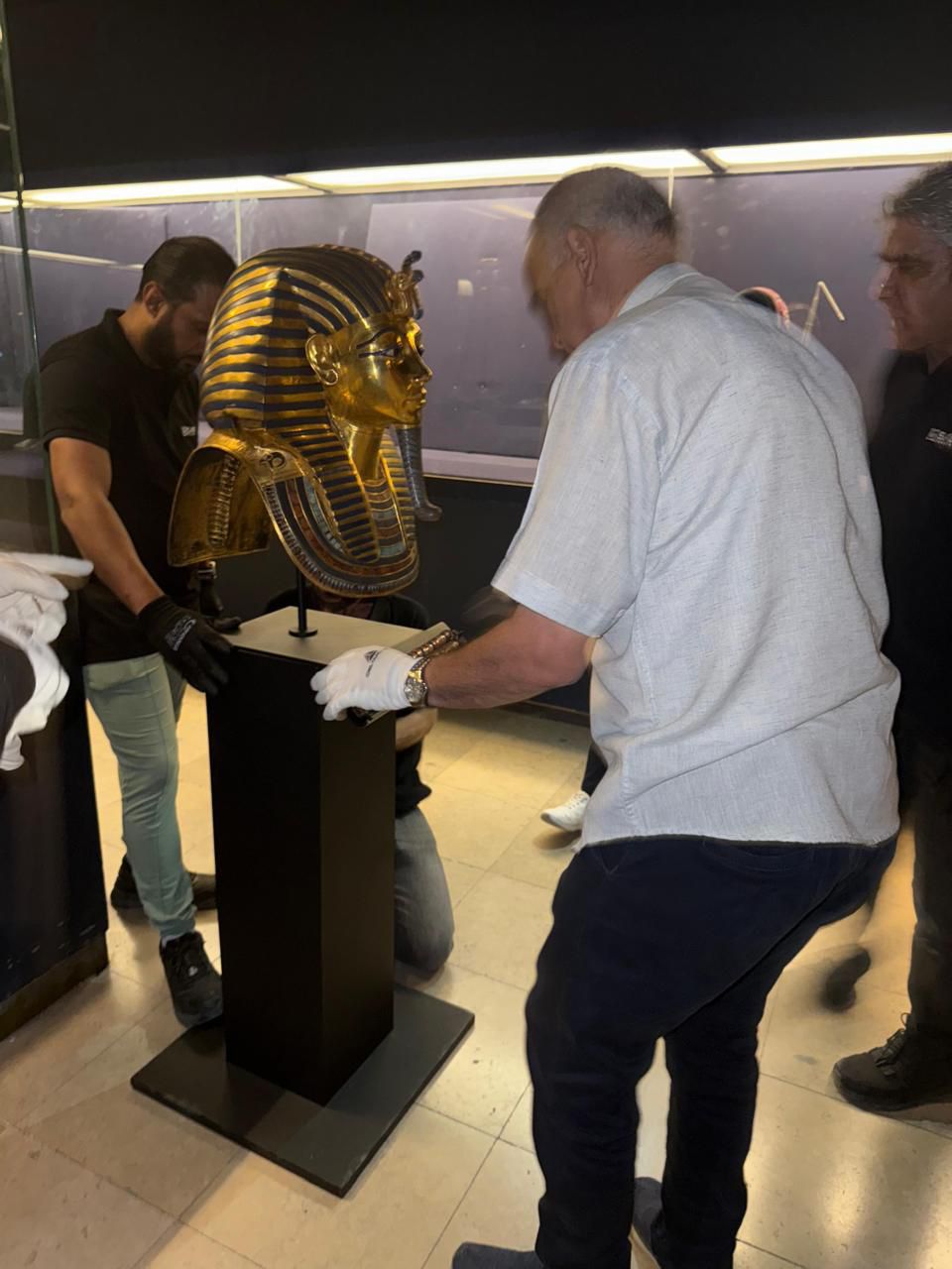 قناع الملك توت عنخ آمون 