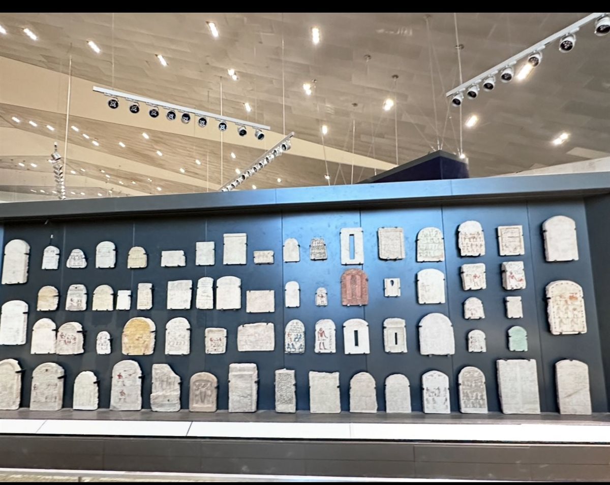 القطع الأثرية 