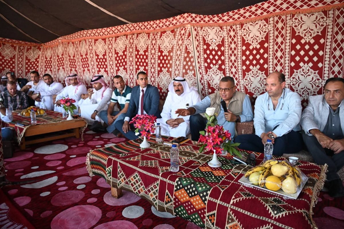 لقاء المحافظ