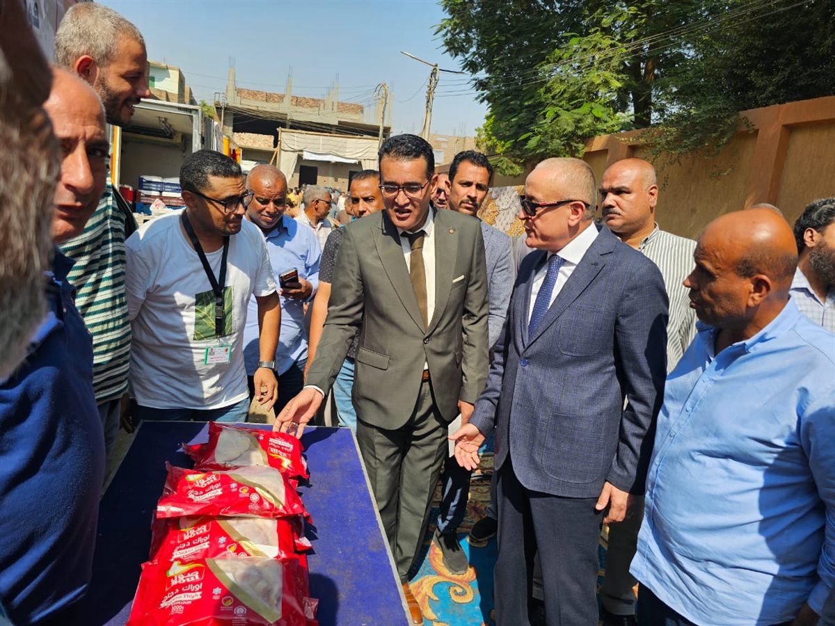 محافظ الأقصر يفتتح سوق اليوم الواحد 