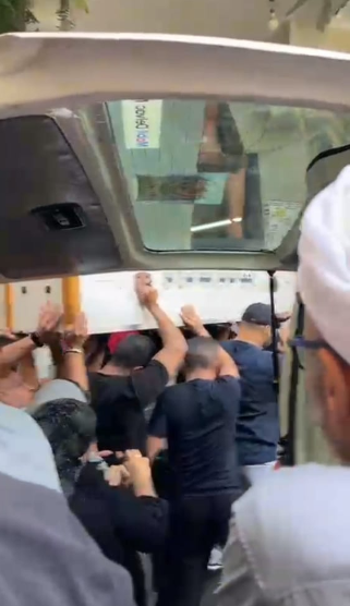 وصول جثمان السيناريست أحمد عبد الله إلى مسجد الشرطة لأداء صلاة الجنازة