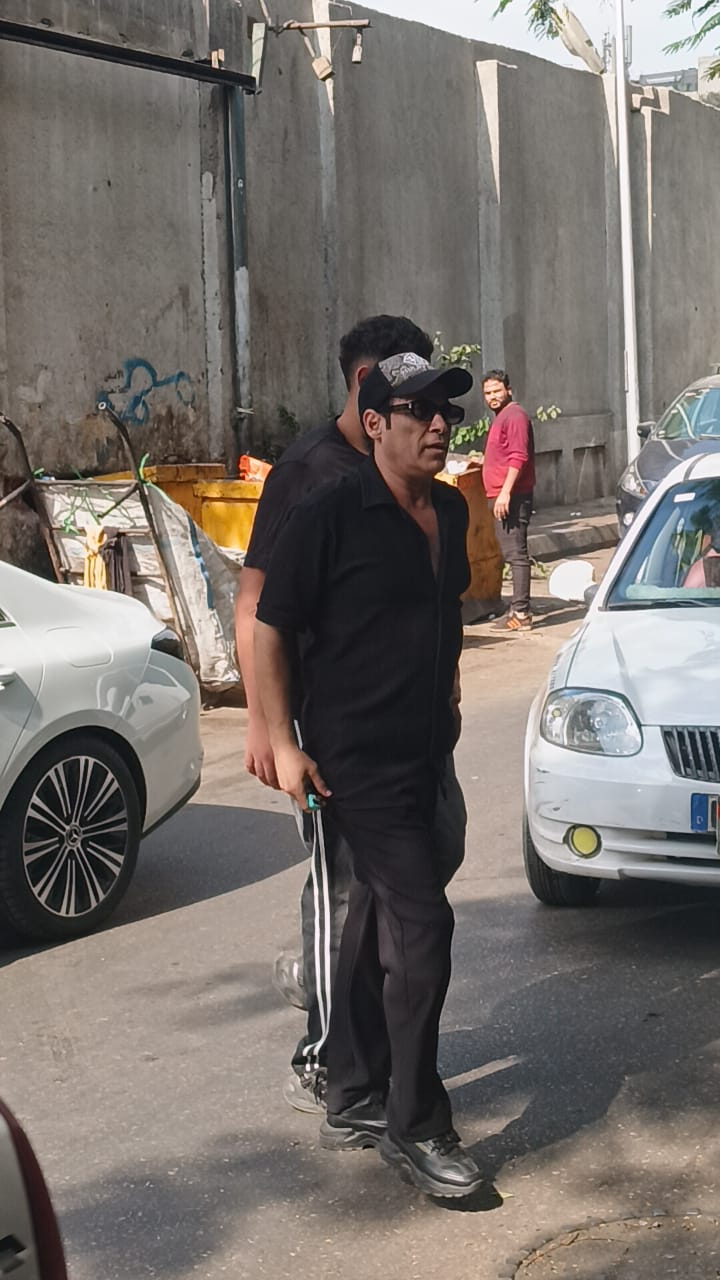 سعد الصغير أول الحضور لمسجد السراج المنير لإداء صلاة الجنازة على السيناريست أحمد عبد الله