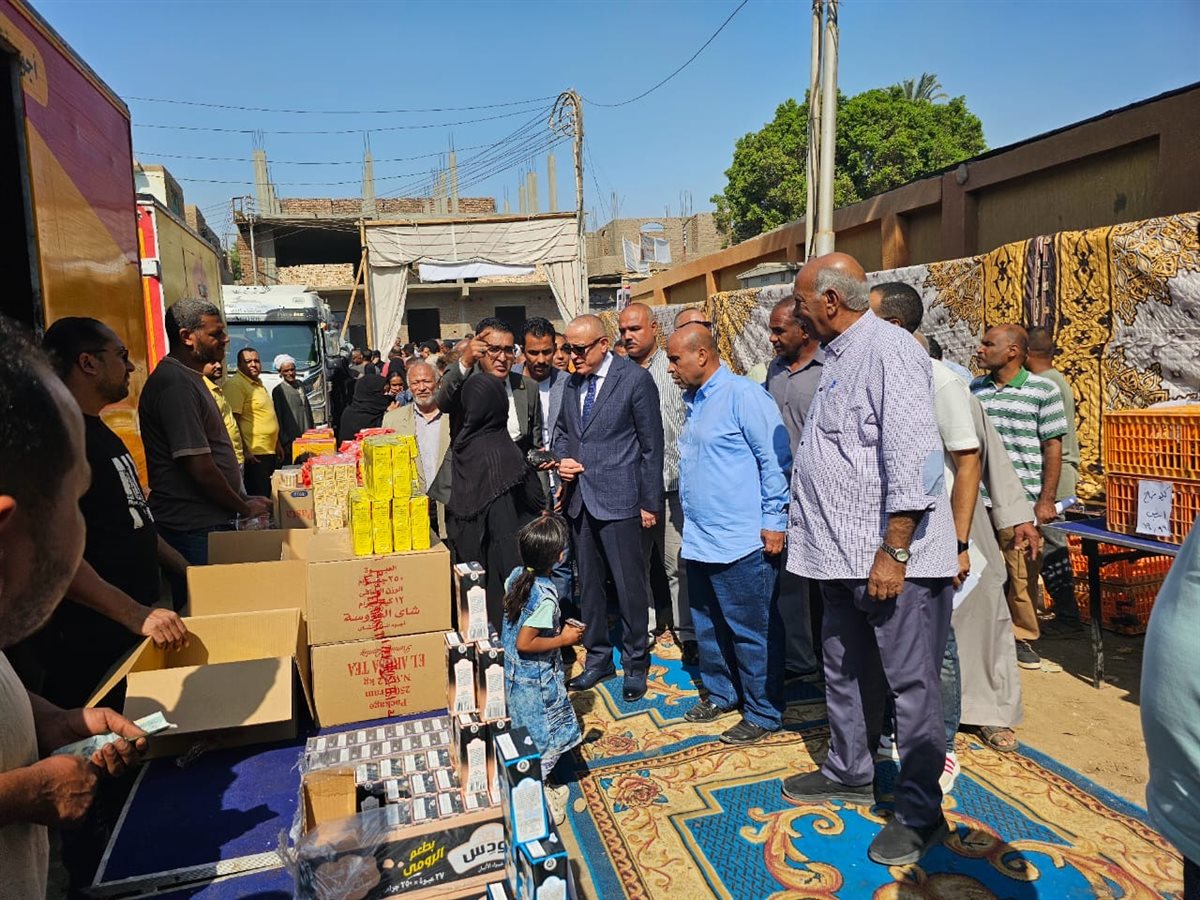 محافظ الأقصر يفتتح سوق اليوم الواحد 