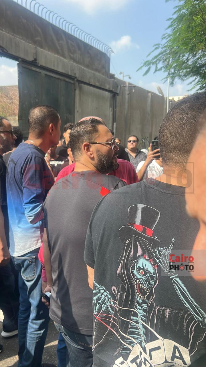 خروج جثمان أحمد عبد الله من مسجد السراج المنير لنقله إلى مثواه الأخير