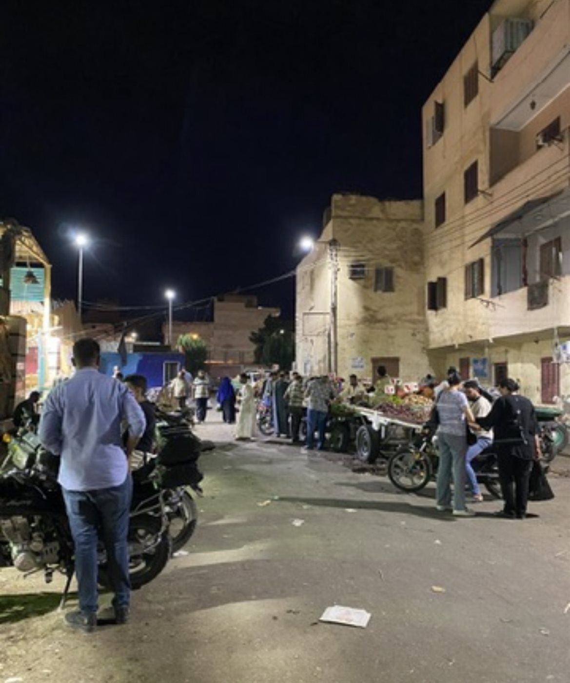 إغلاق الشوارع المحيطة بالسوق من الباعة الجائلين