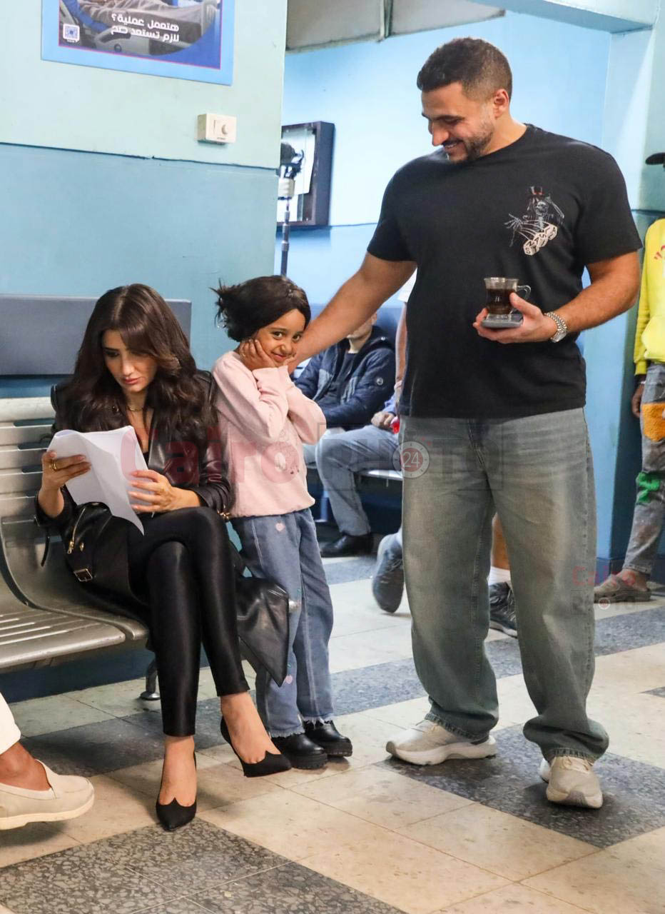 مي عمر وأحمد العوضي يحققان أمنية الطفلة ليلى محاربة السرطان 