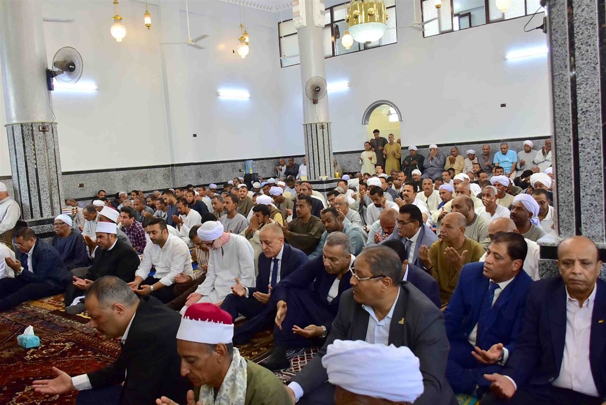 محافظ الأقصر يفتتح مسجد جديد 