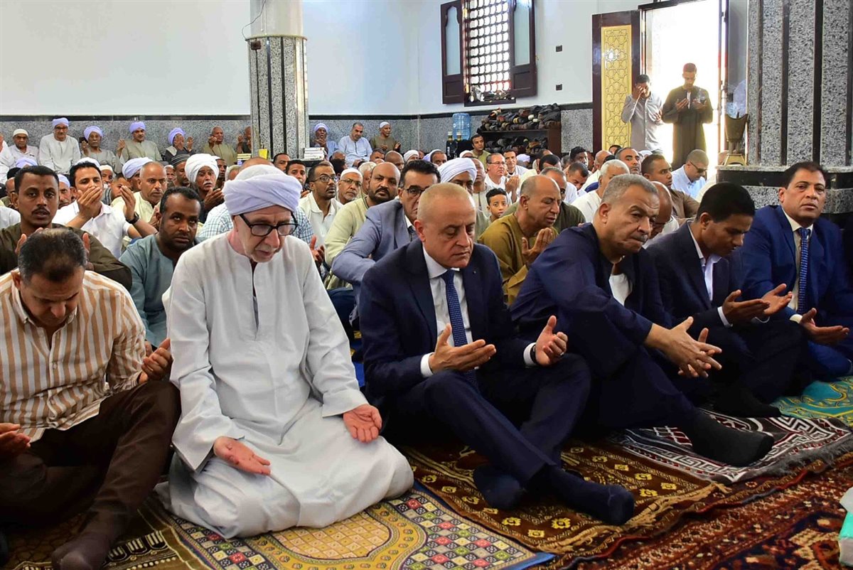 محافظ الأقصر يفتتح مسجد جديد 