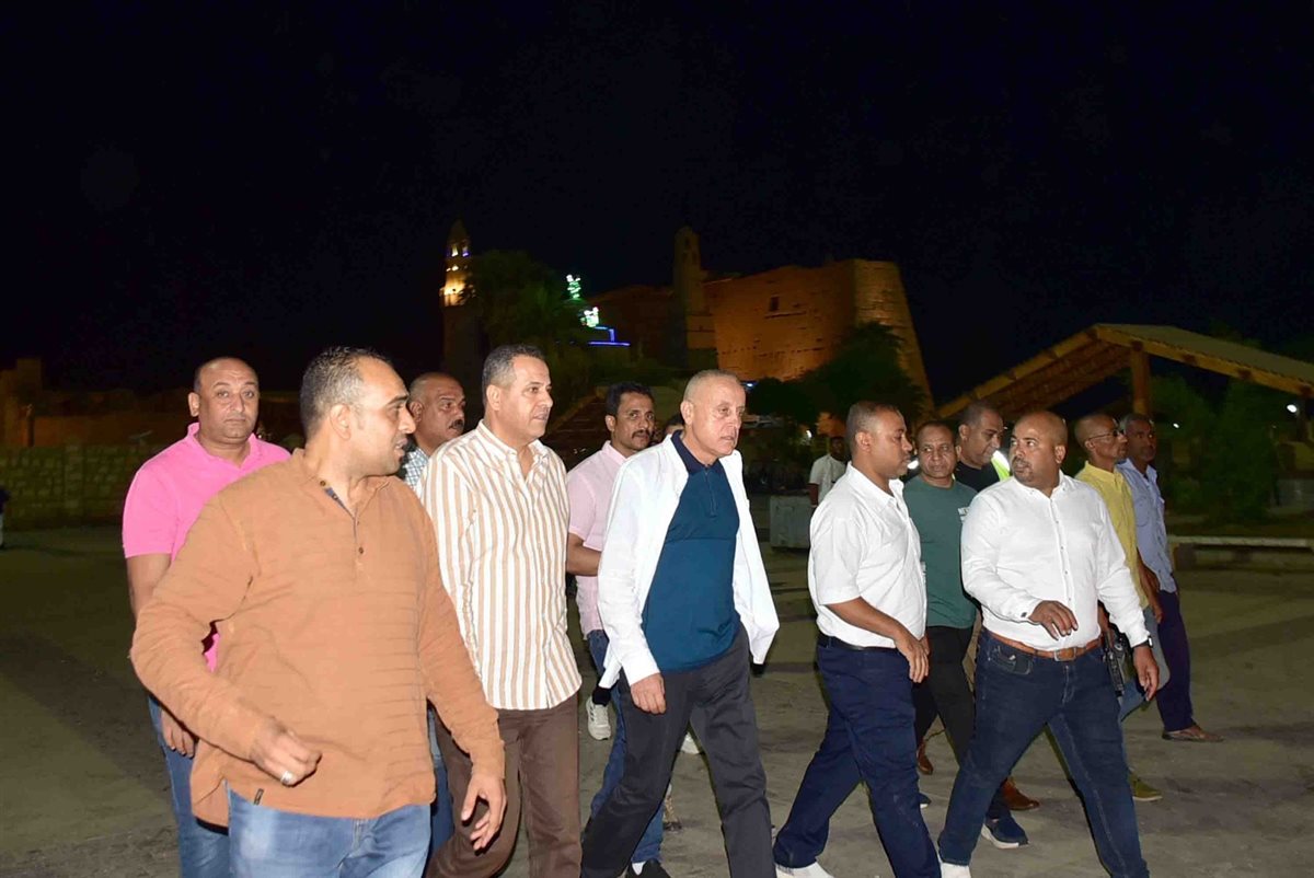 جولة ليلية بالسوق السياحي لمحافظ الأقصر 