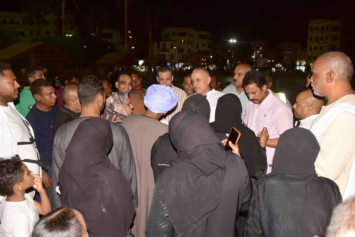 جولة ليلية بالسوق السياحي لمحافظ الأقصر 