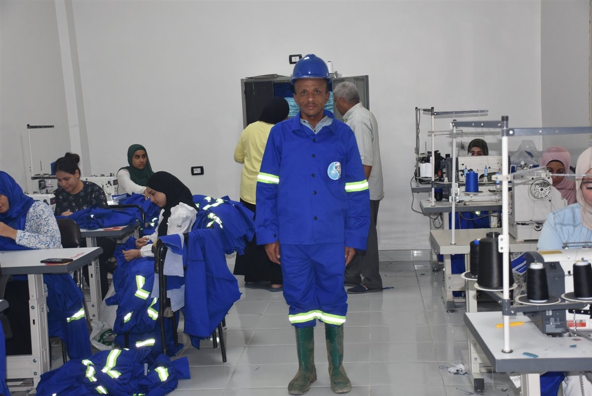 اول مصنع للملابس داخل شركة مياه الاقصر