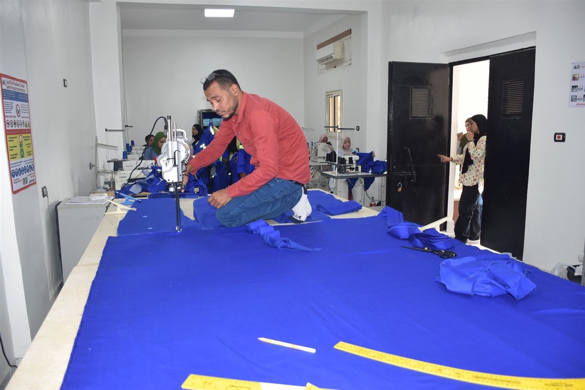 اول مصنع للملابس داخل شركة مياه الاقصر