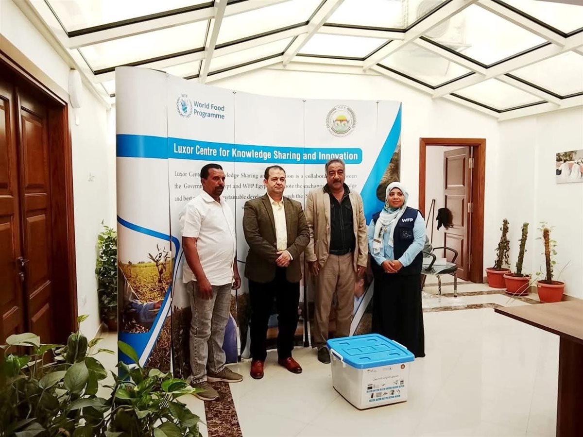 مديرية العمل بالأقصر تسلم حقائب عدد أدوات صيانة 