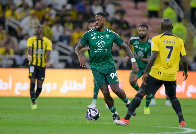 القنوات المفتوحة المجانية الناقلة لمشاهدة بث مباشر مباراة الأهلي والاتحاد اليوم في كلاسيكو السعودية 