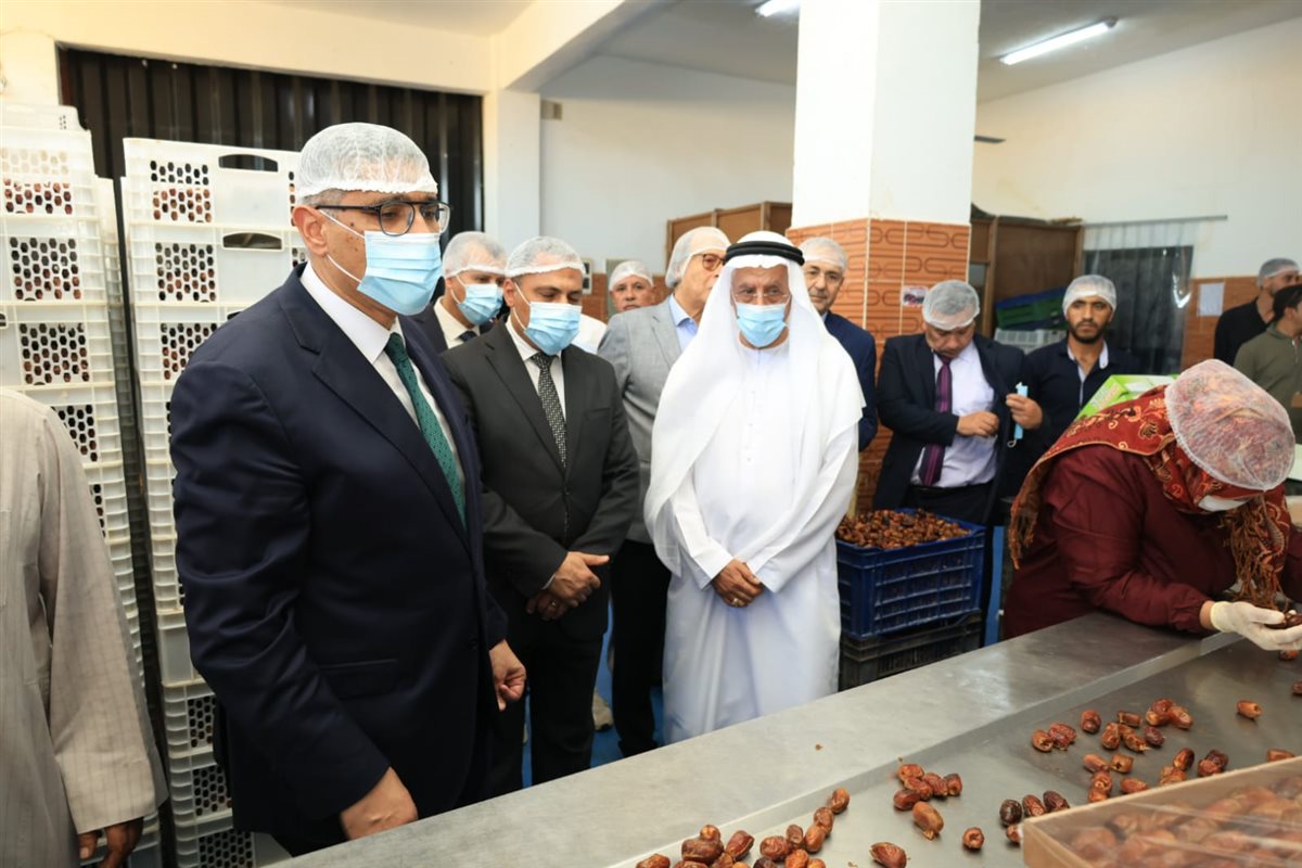The Governor of Giza inspects the production lines at one of the dates and olive oil packing and packaging factories in the Bahariya Oasis