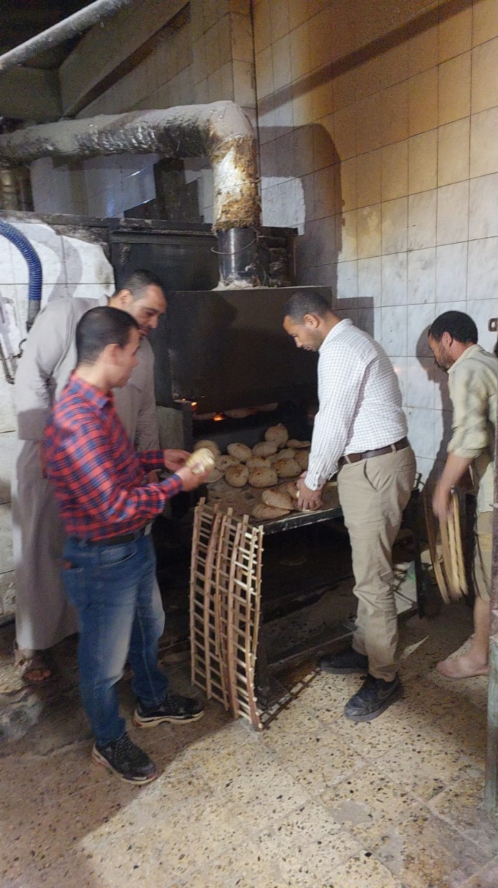 ضبط أسمدة زراعية ودقيق مدعم قبل بيعهم في السوق السوداء بالفيوم