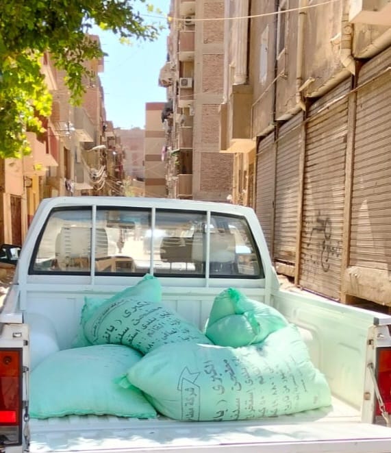 ضبط أسمدة زراعية ودقيق مدعم قبل بيعهم في السوق السوداء بالفيوم