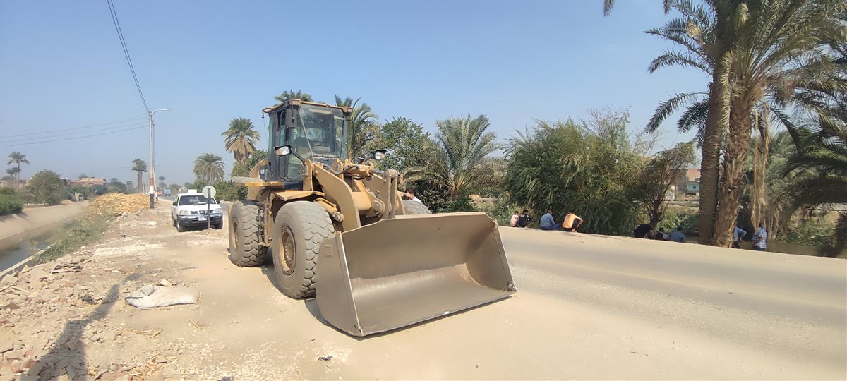 انهيار كوبري مشاة بقرية الواقات بطما