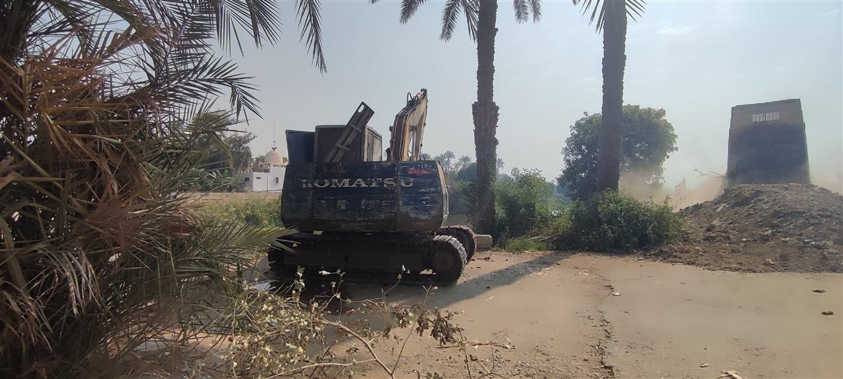 انهيار كوبري مشاة بقرية الواقات بطما