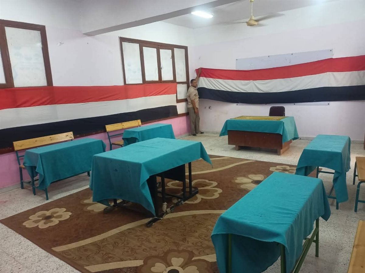 تجهيز اللجان فى مدارس طاميه بالفيوم استعدادا للانتخابات مجلس النواب.. صور