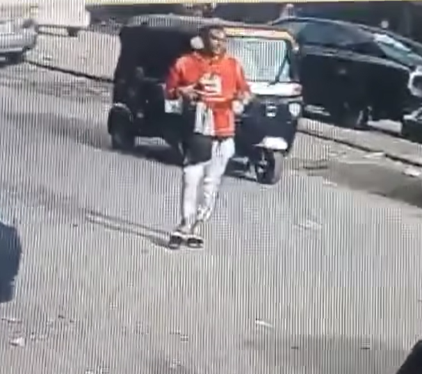 <strong>جانب من واقعة سرقة حقيبة من داخل سيارة في فيصل</strong>