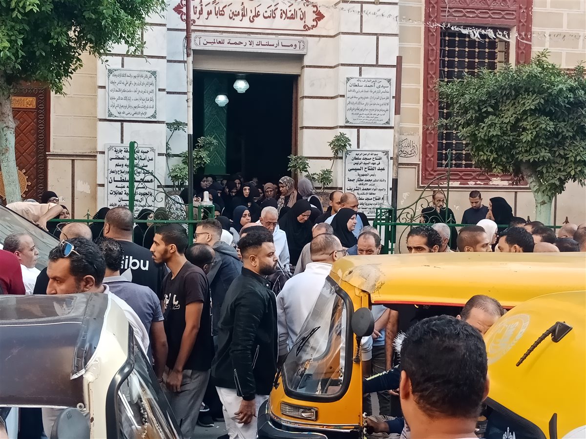 تشييع جثمان الروائي مصطفى نصر 