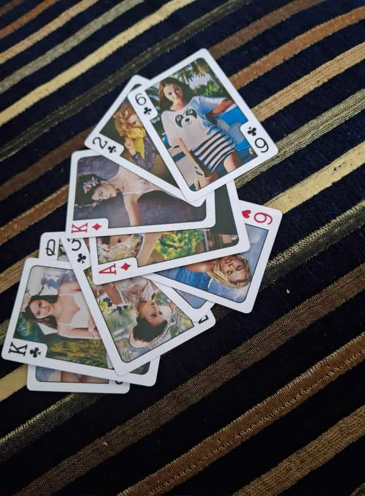 أم تشتكي من مقرمشات للأطفال تحتوي على صور خادشة للحياء