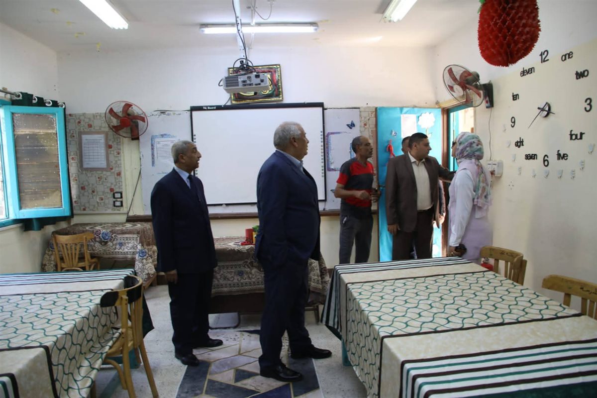 جانب من جولة محافظ الوادي الجديد