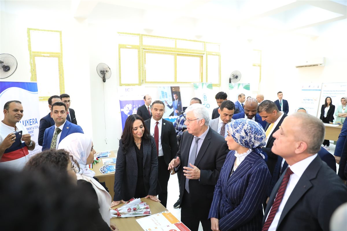 الوزراء يتفقدون جامعة الأقصر الأهلية 
