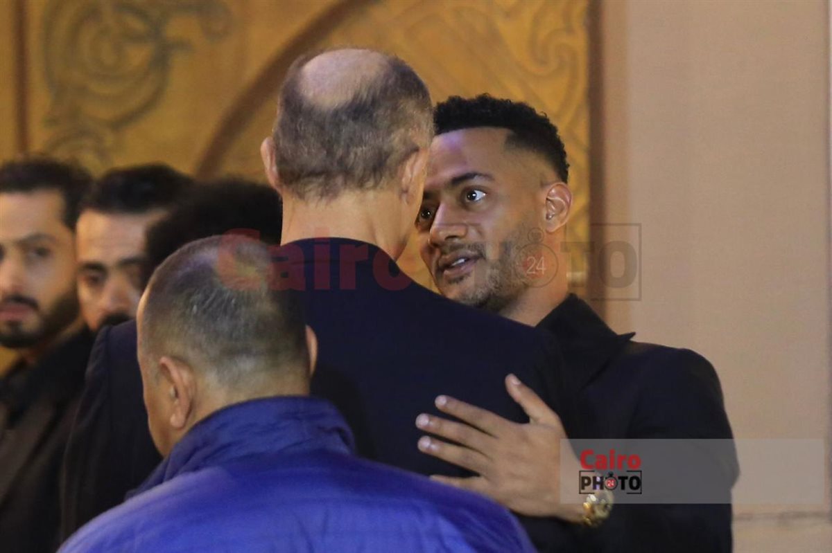 جمال وعلاء مبارك وعمرو سعد أول الحاضرين في عزاء والد محمد رمضان بمسجد الشرطة 