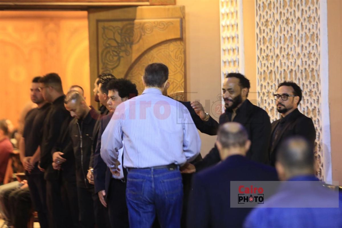 جمال وعلاء مبارك وعمرو سعد أول الحاضرين في عزاء والد محمد رمضان بمسجد الشرطة 