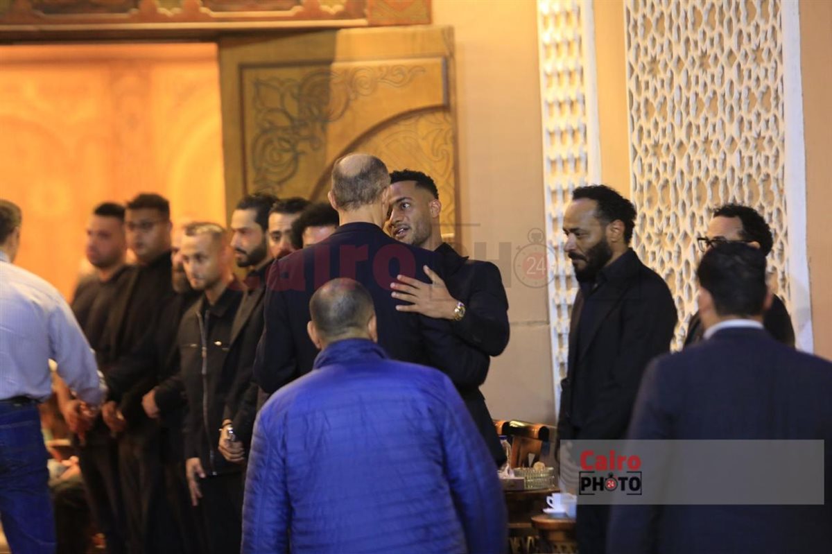 جمال وعلاء مبارك وعمرو سعد أول الحاضرين في عزاء والد محمد رمضان بمسجد الشرطة 