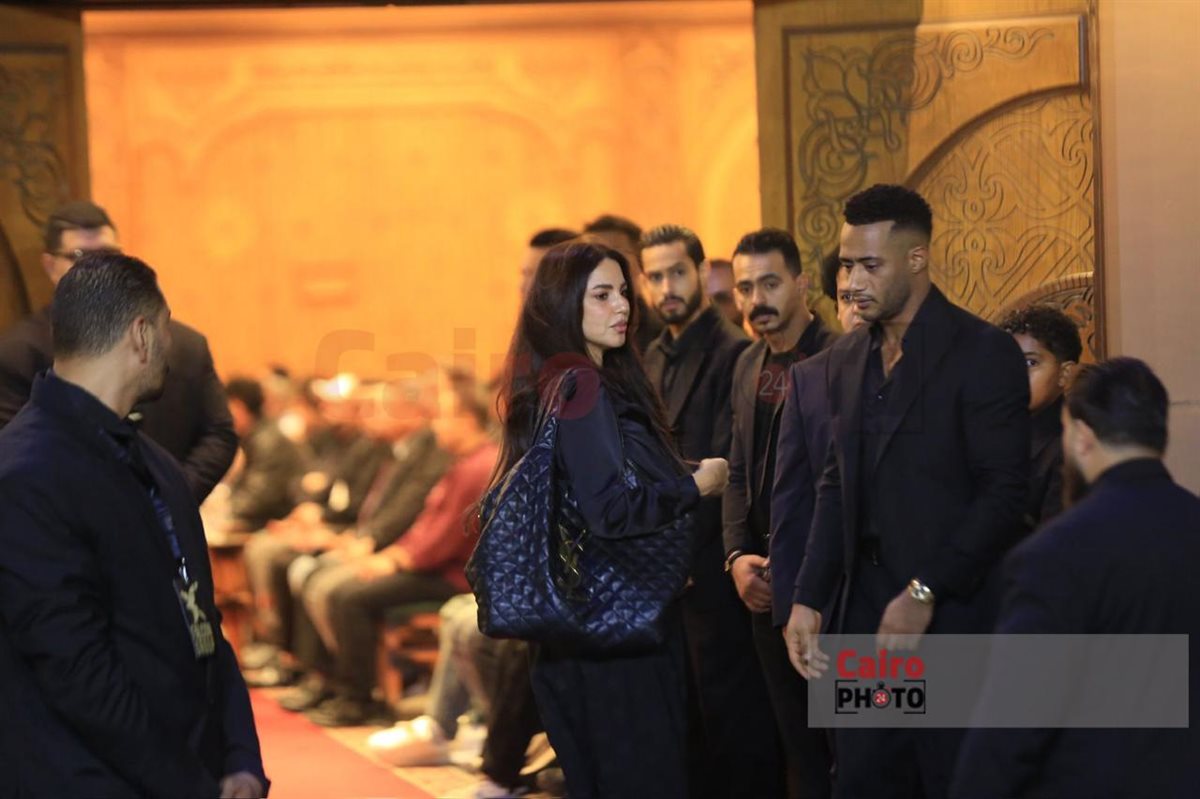 نجوم الفن يقدمون واجب العزاء في والد الفنان محمد رمضان