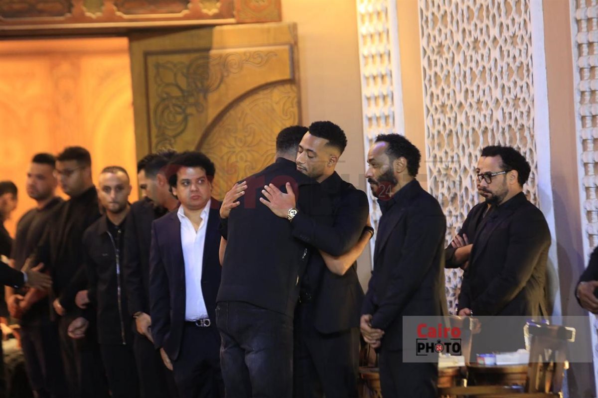 نجوم الفن يقدمون واجب العزاء في والد الفنان محمد رمضان