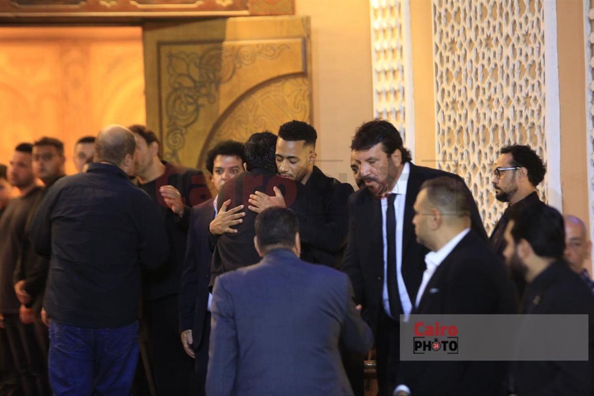 نجوم الفن يقدمون واجب العزاء في والد الفنان محمد رمضان