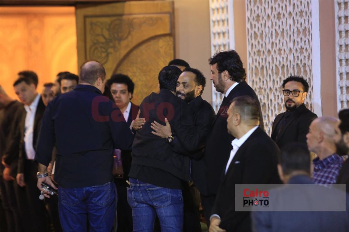 نجوم الفن يقدمون واجب العزاء في والد الفنان محمد رمضان