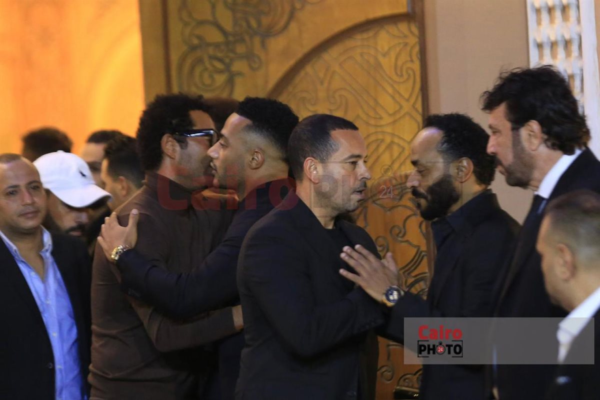 نجوم الفن يقدمون واجب العزاء في والد الفنان محمد رمضان