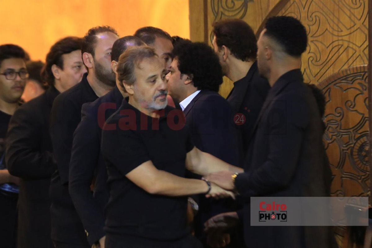نجوم الفن يقدمون واجب العزاء في والد الفنان محمد رمضان