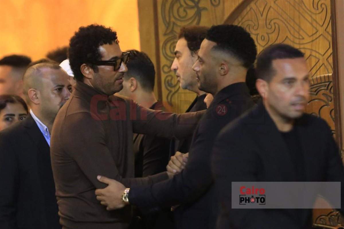 نجوم الفن يقدمون واجب العزاء في والد الفنان محمد رمضان